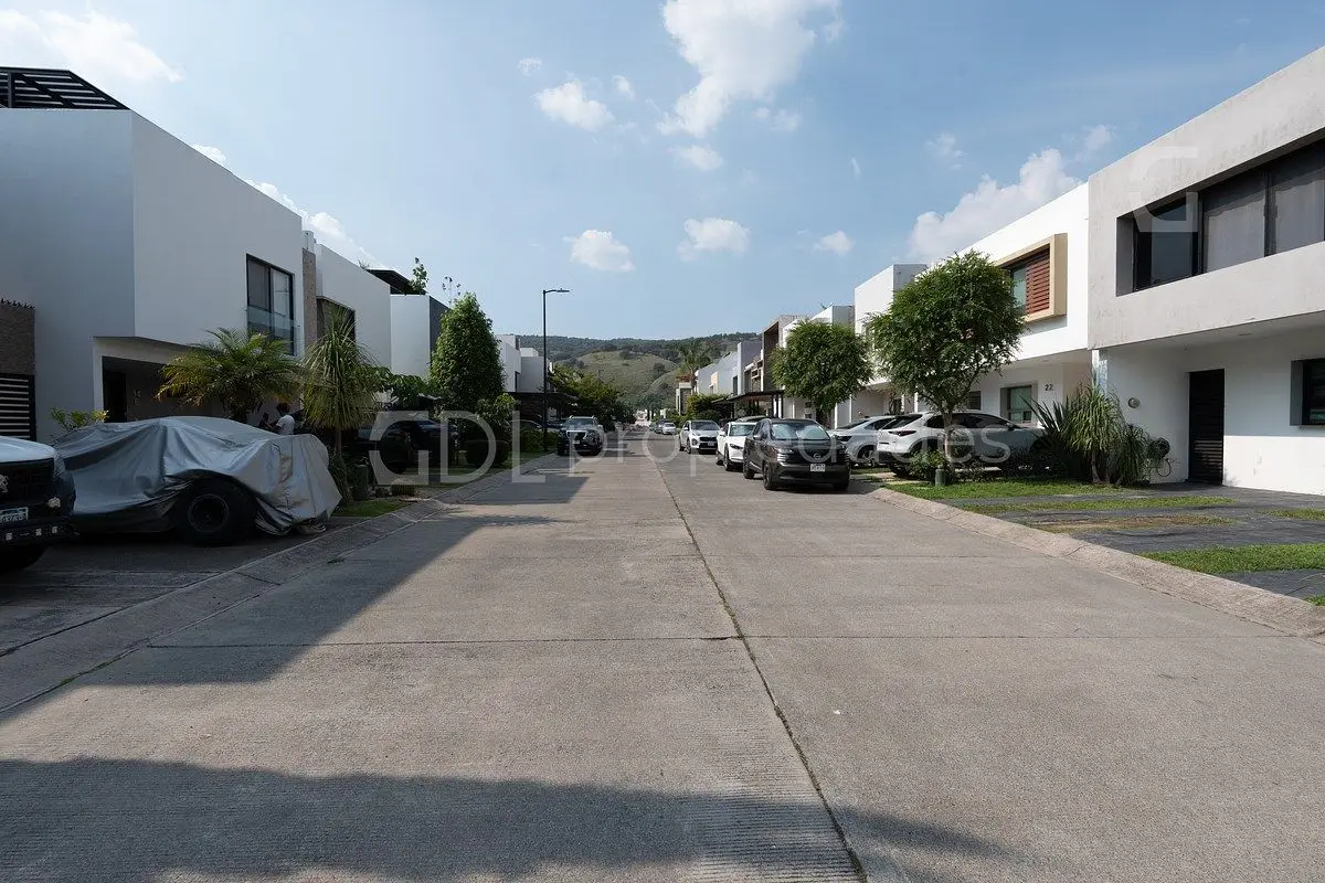 Se Renta Casa AMUEBLADA en Fracción Bosques Cedros (Bosques de Santa Anita) — foto 4