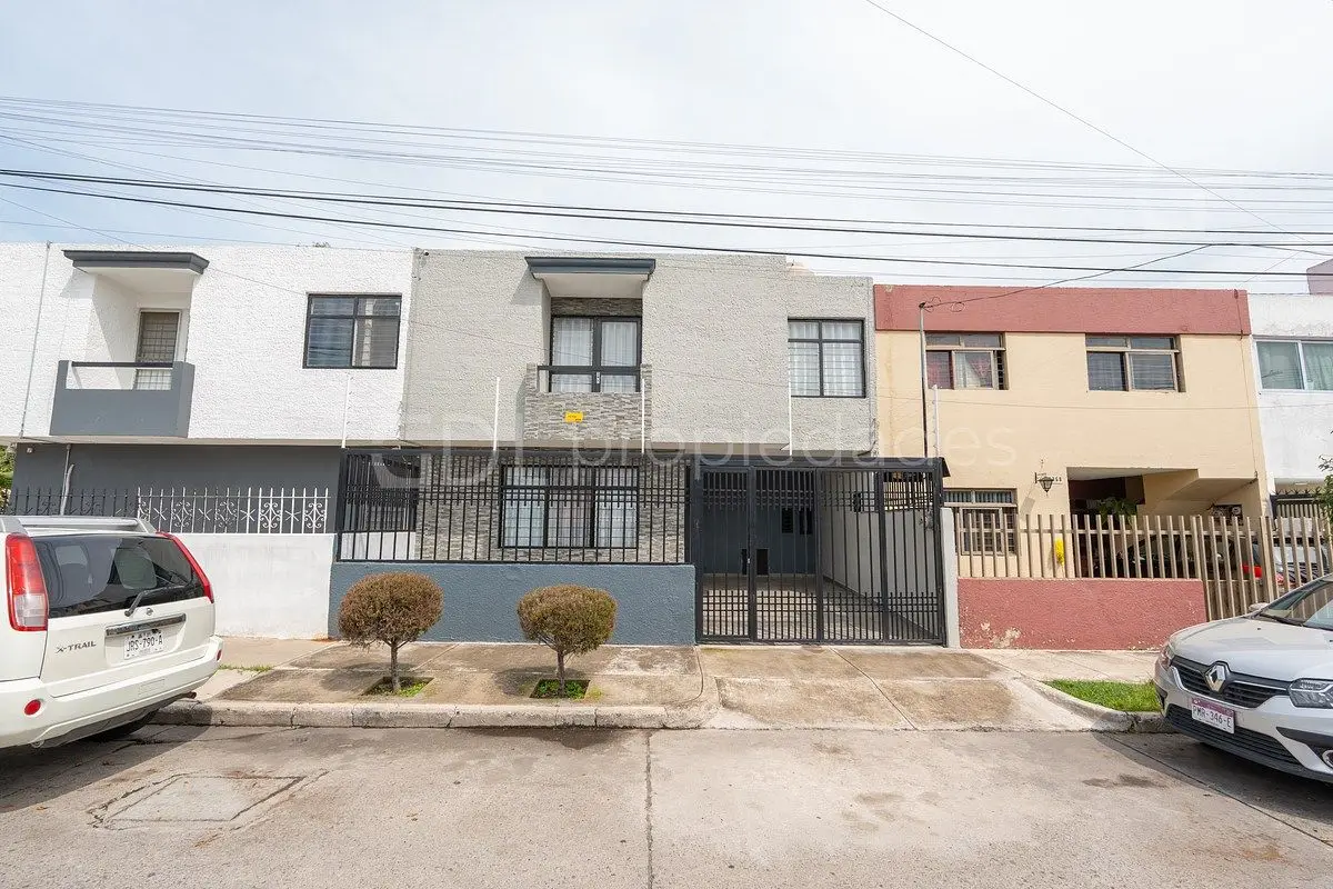 Fraccionamiento Colon Casa Remodelada Oportunidad