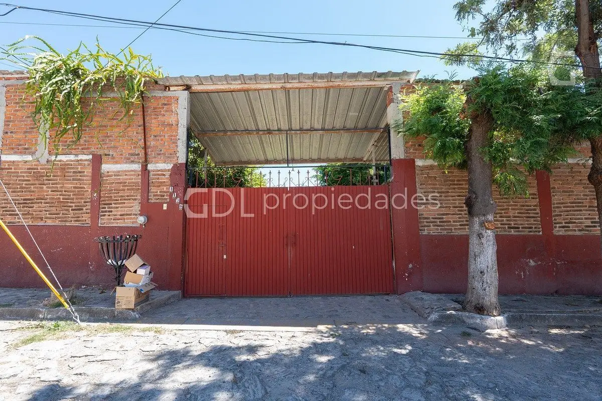 Vista Hermosa Terraza con Dos Casas en Venta
