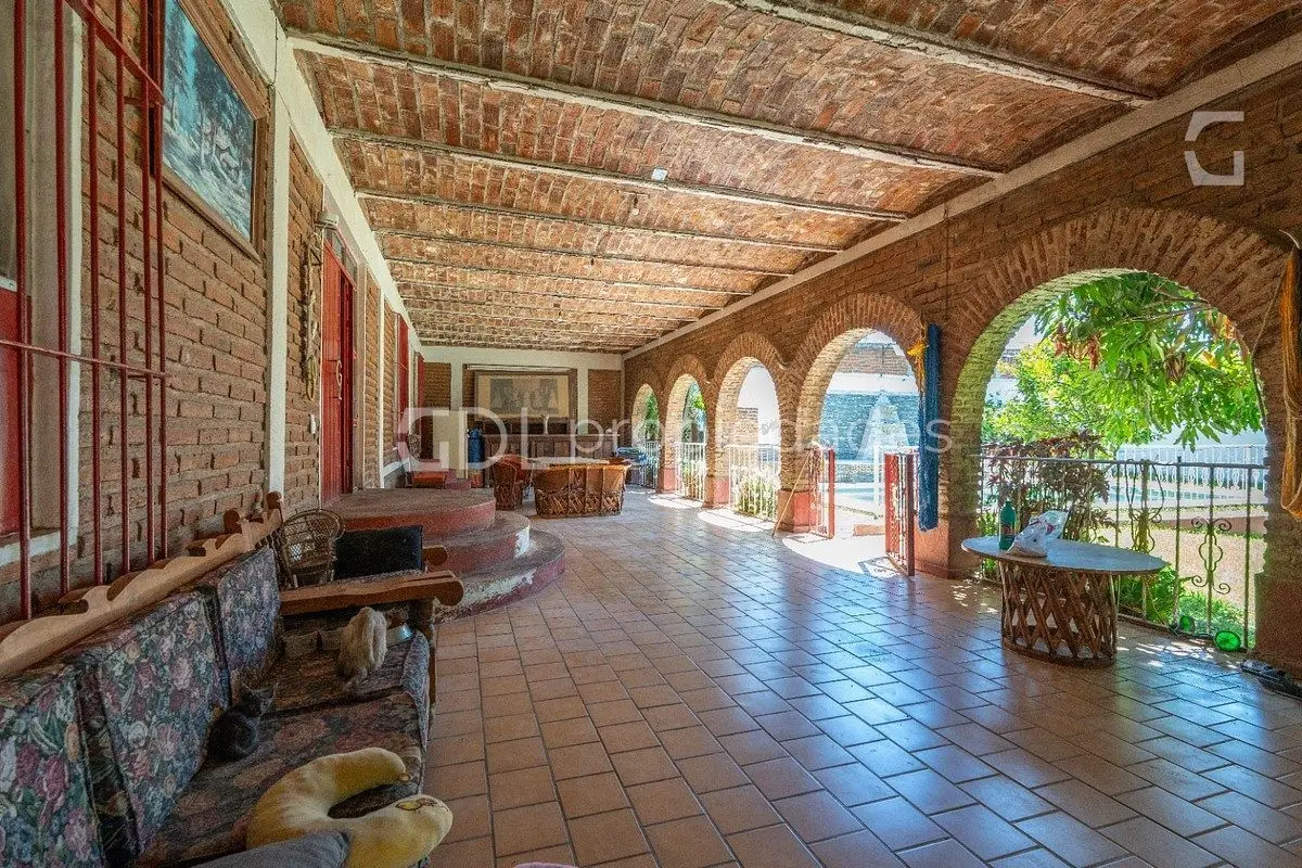 Vista Hermosa Terraza con Dos Casas en Venta — foto 5