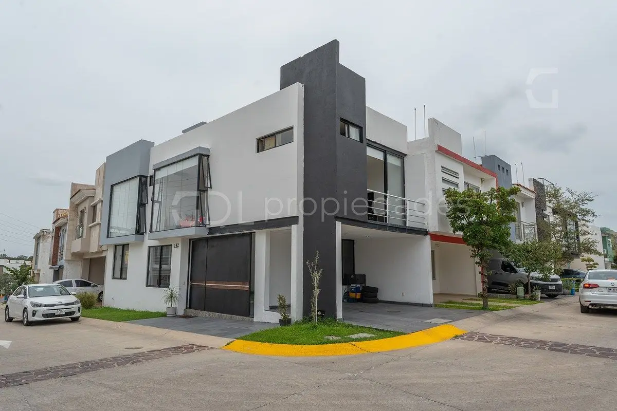 Altavista Bosques Casa en Esquina con Excedente