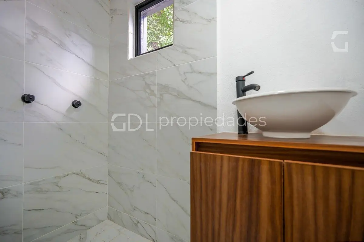El Manantial Casa Recién Remodelada en Venta — foto 6