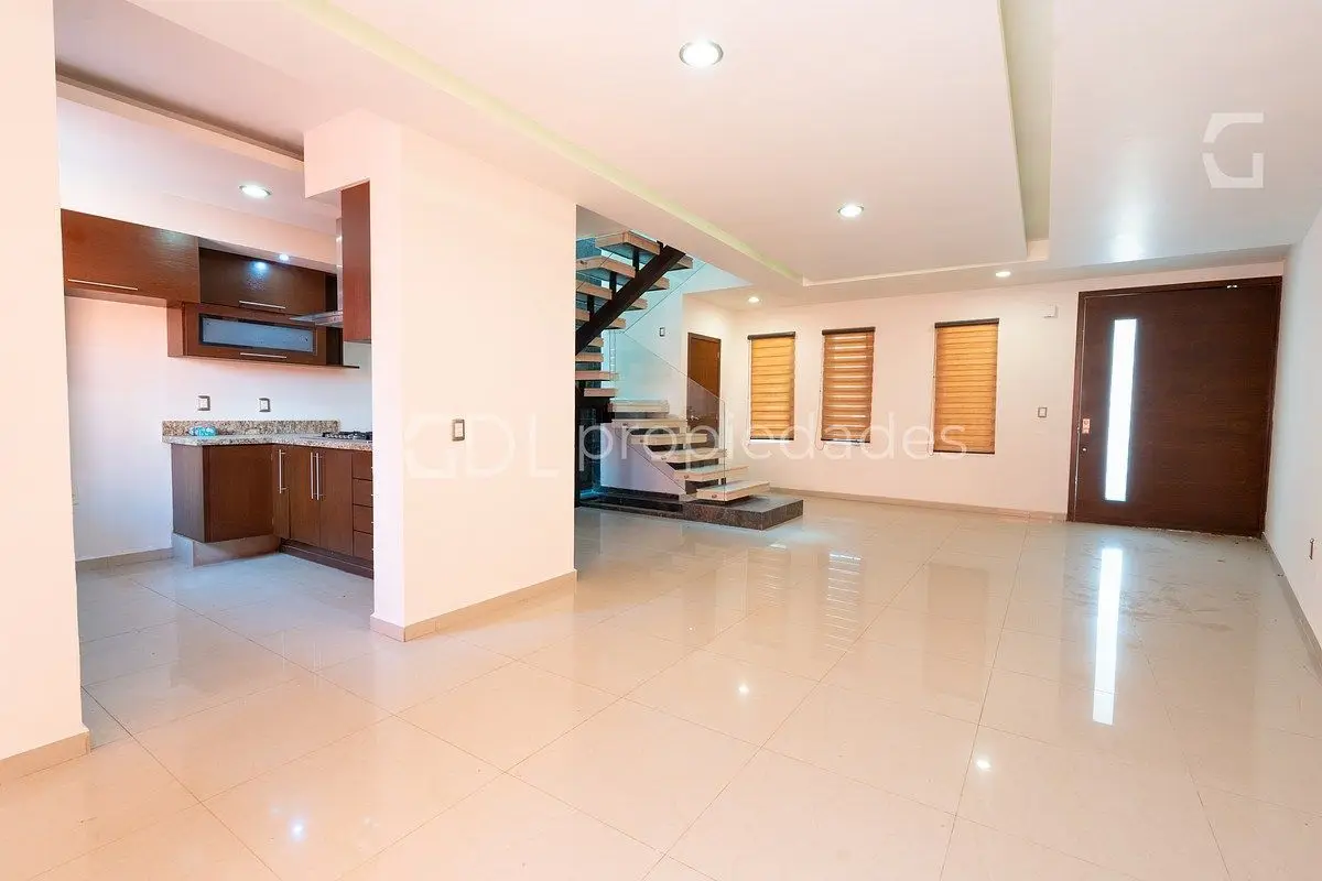Altavista Bosques Casa Muy Amplia en Venta — foto 4