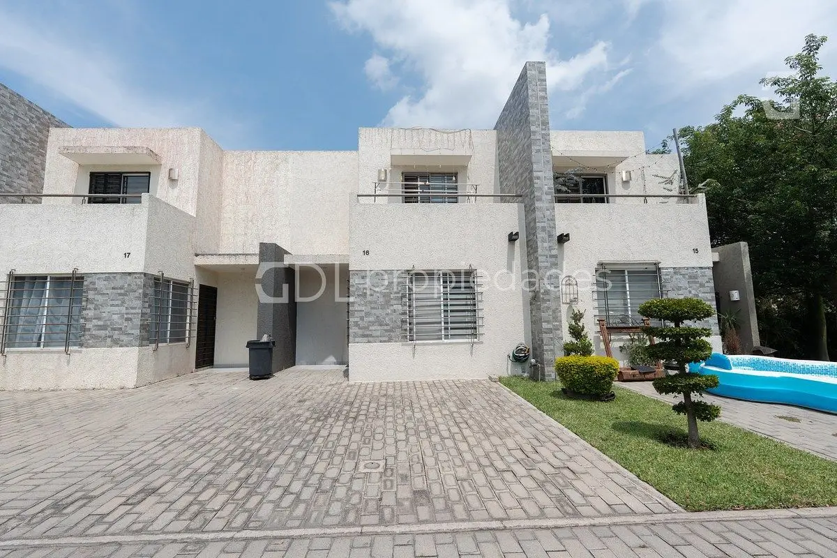 Alviento Residencial Casa Dentro de Fraccionamiento en Venta
