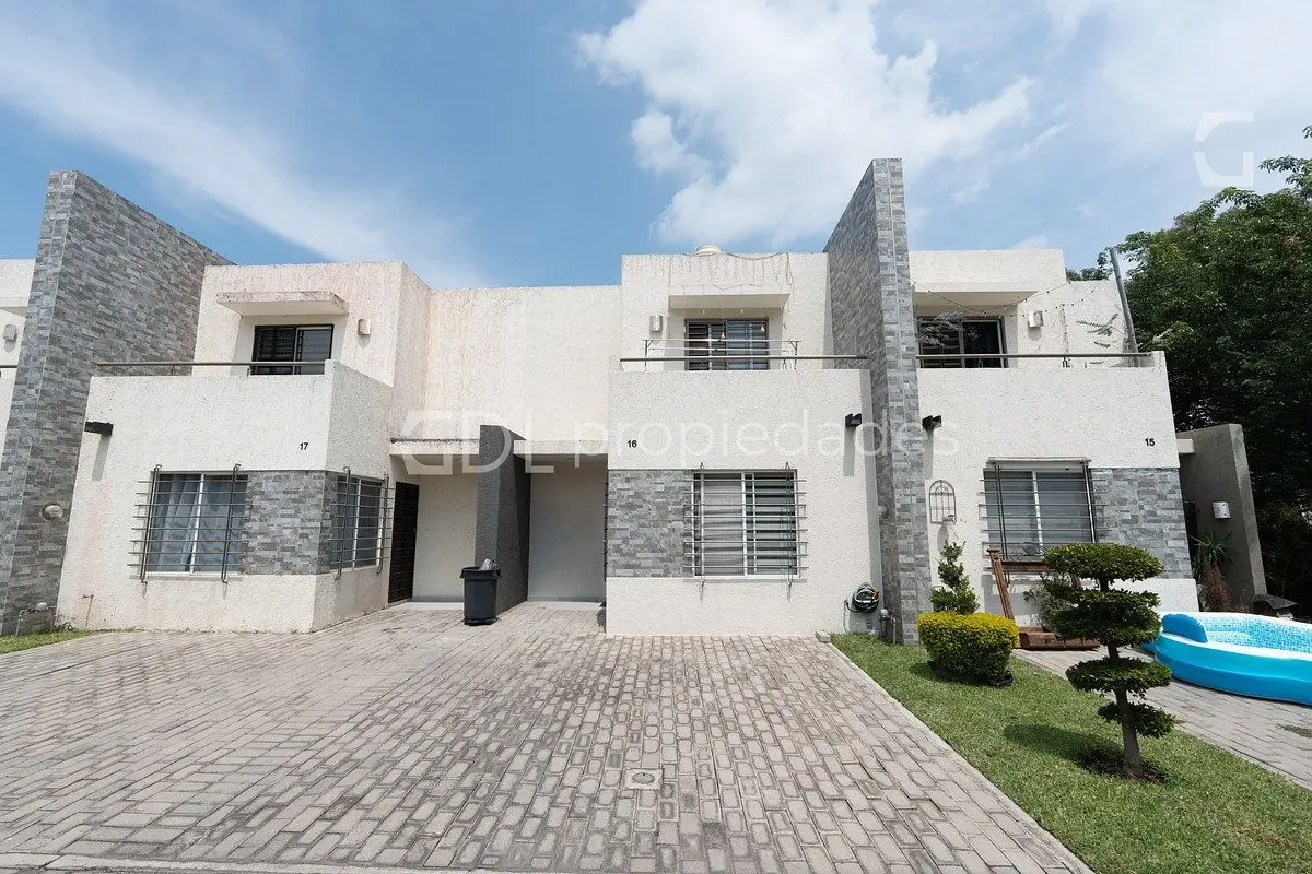 Alviento Residencial Casa Dentro de Fraccionamiento en Venta — foto 3