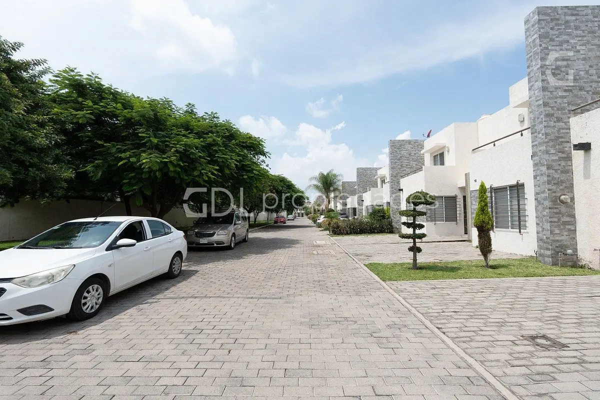 Alviento Residencial Casa Dentro de Fraccionamiento en Venta — foto 4