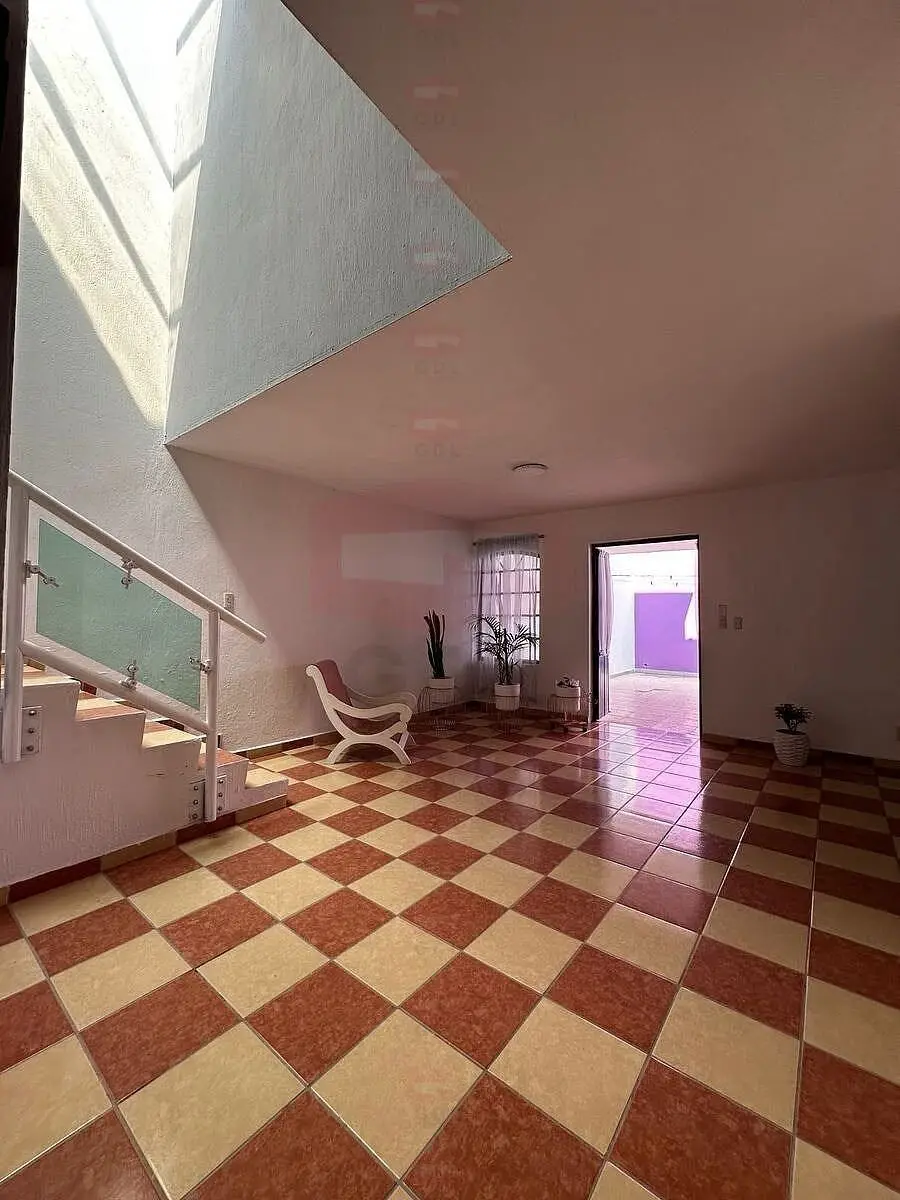 Pueblo Santa Anita Casa Amplia en Venta — foto 3