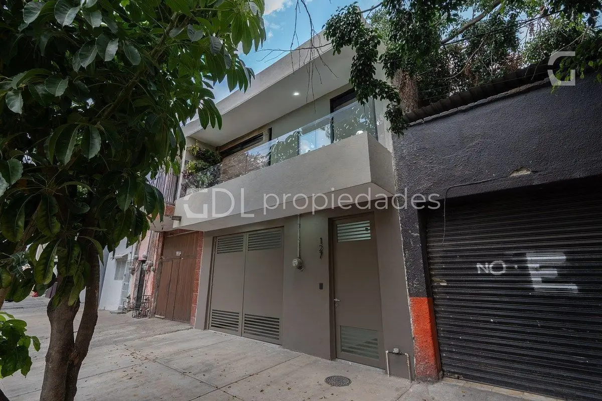 Medrano Casa Recien Remodelada en Venta