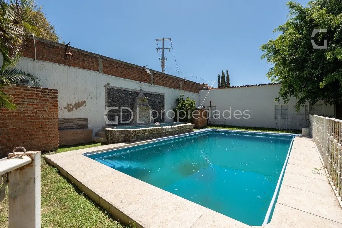 Vista Hermosa Terraza con Dos Casas en Venta — foto 2