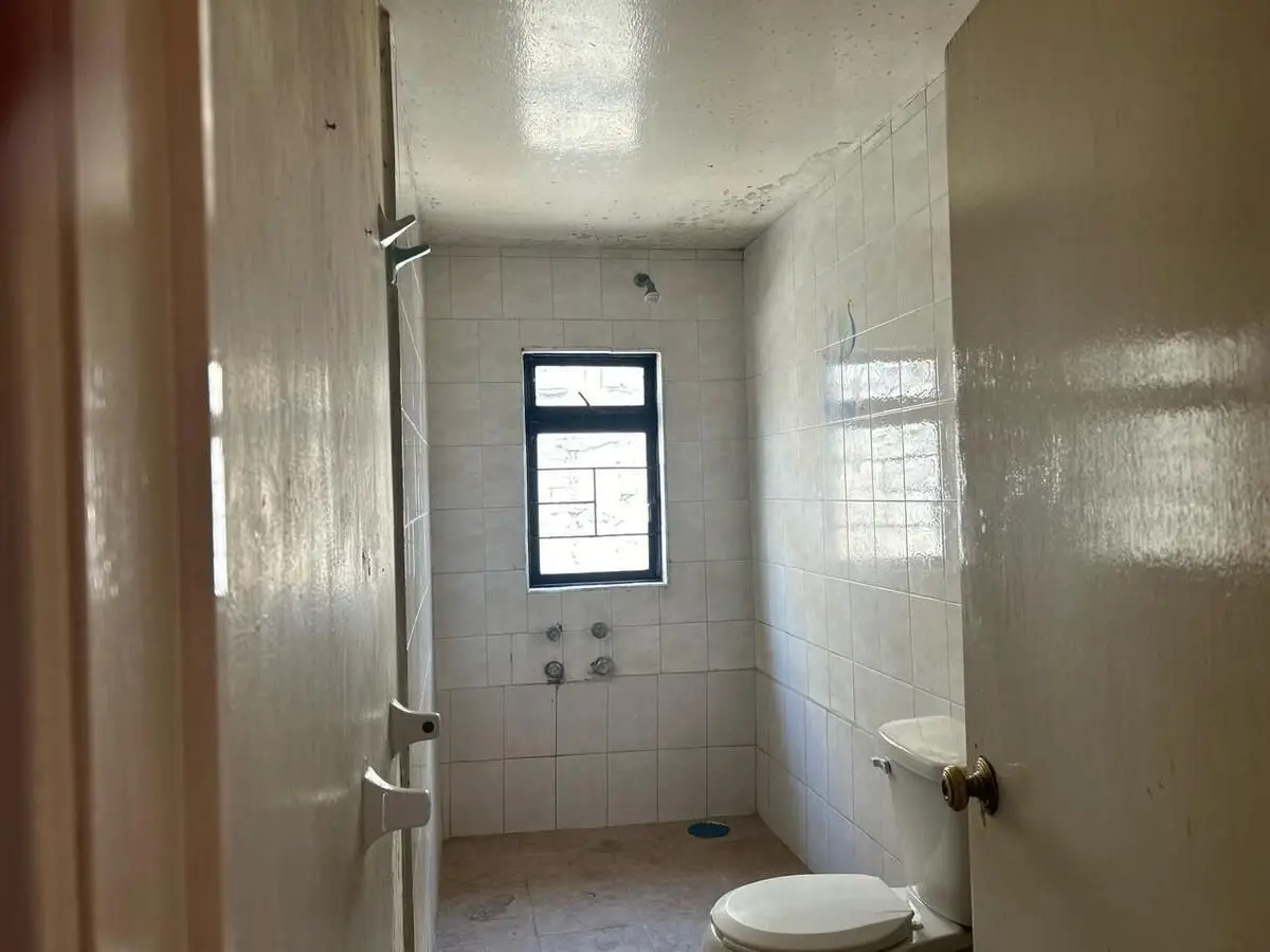 Casa en venta con tres departamentos — foto 2