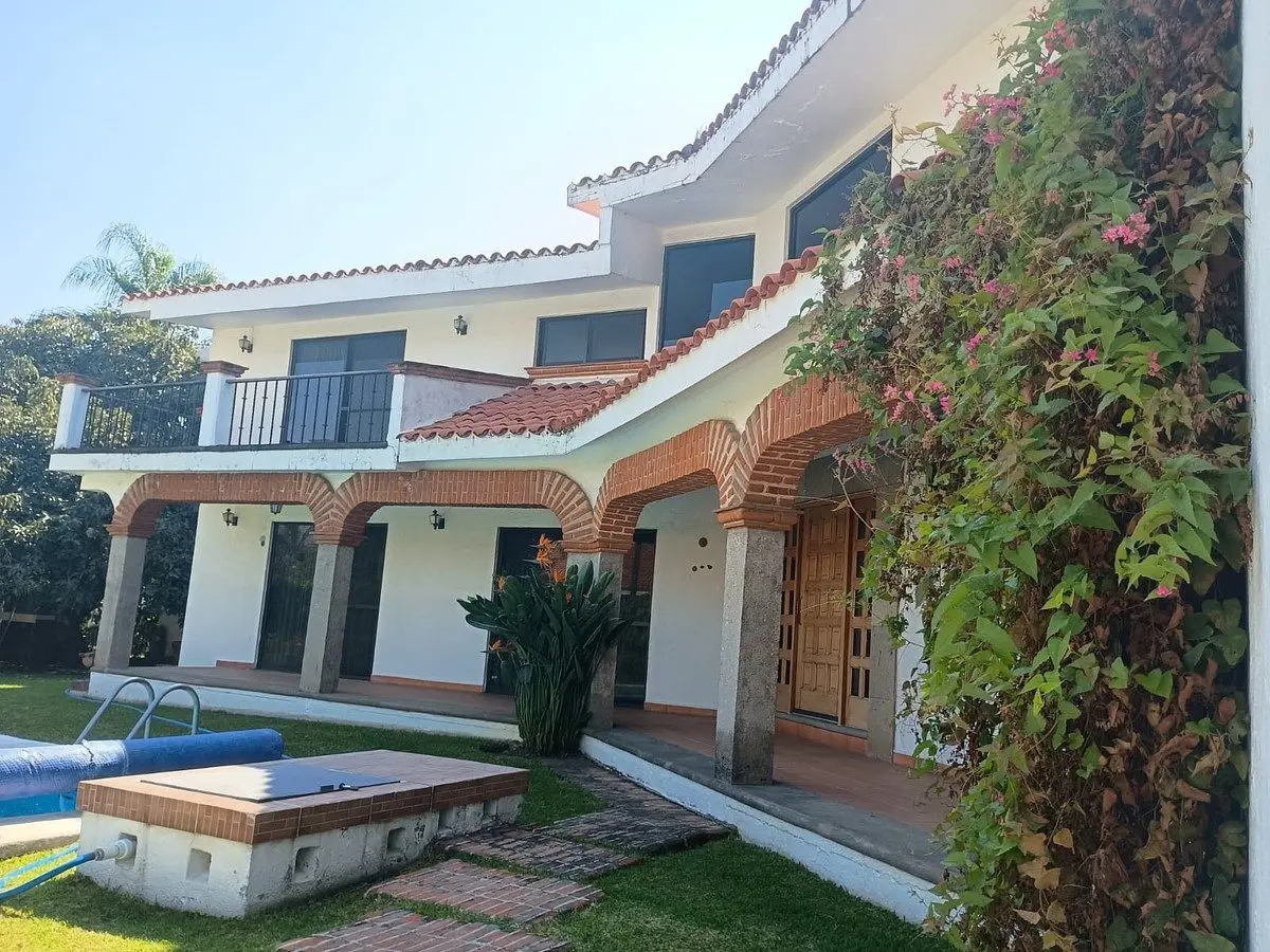 Hermosa casa en venta en fraccionamiento Lomas de Cocoyoc morelos