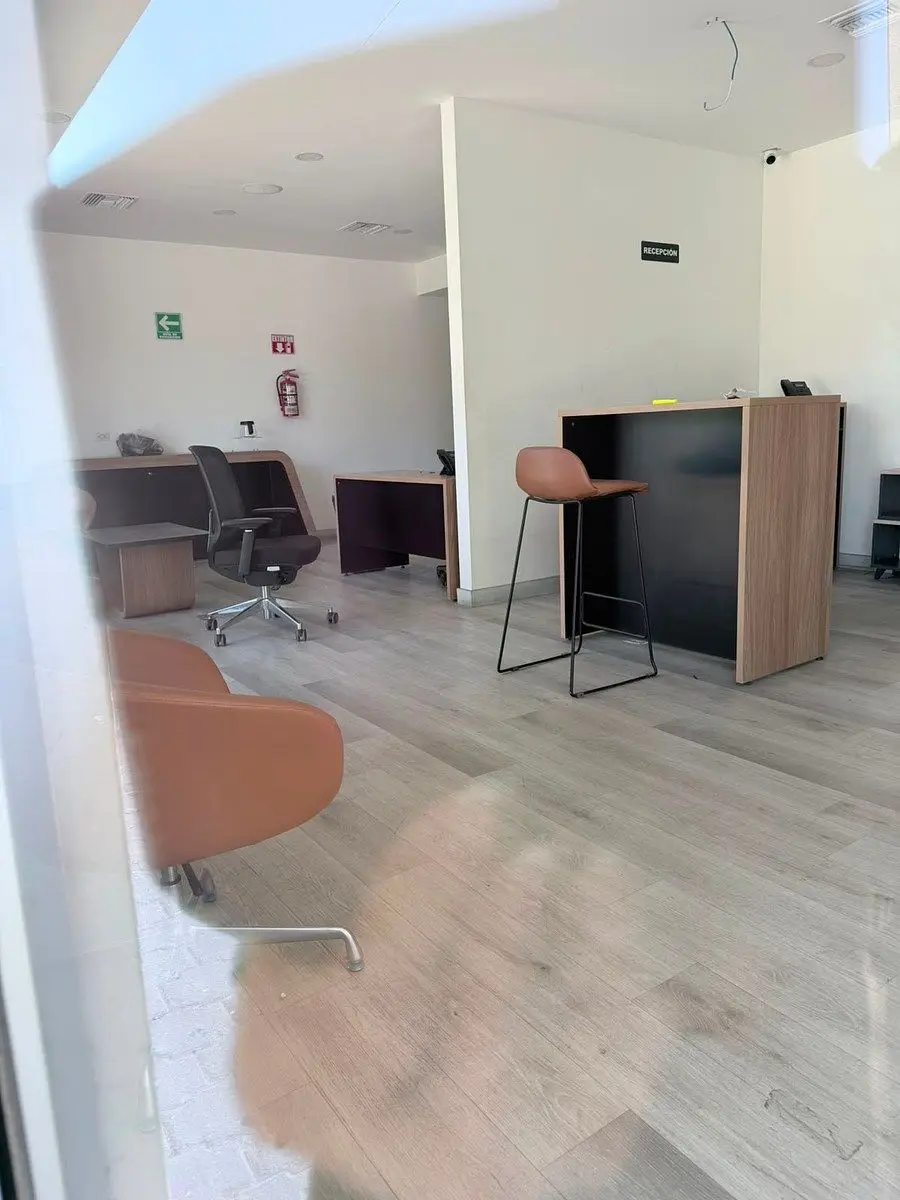 Local Comercial con Amplio Terreno Disponible en Renta — foto 5