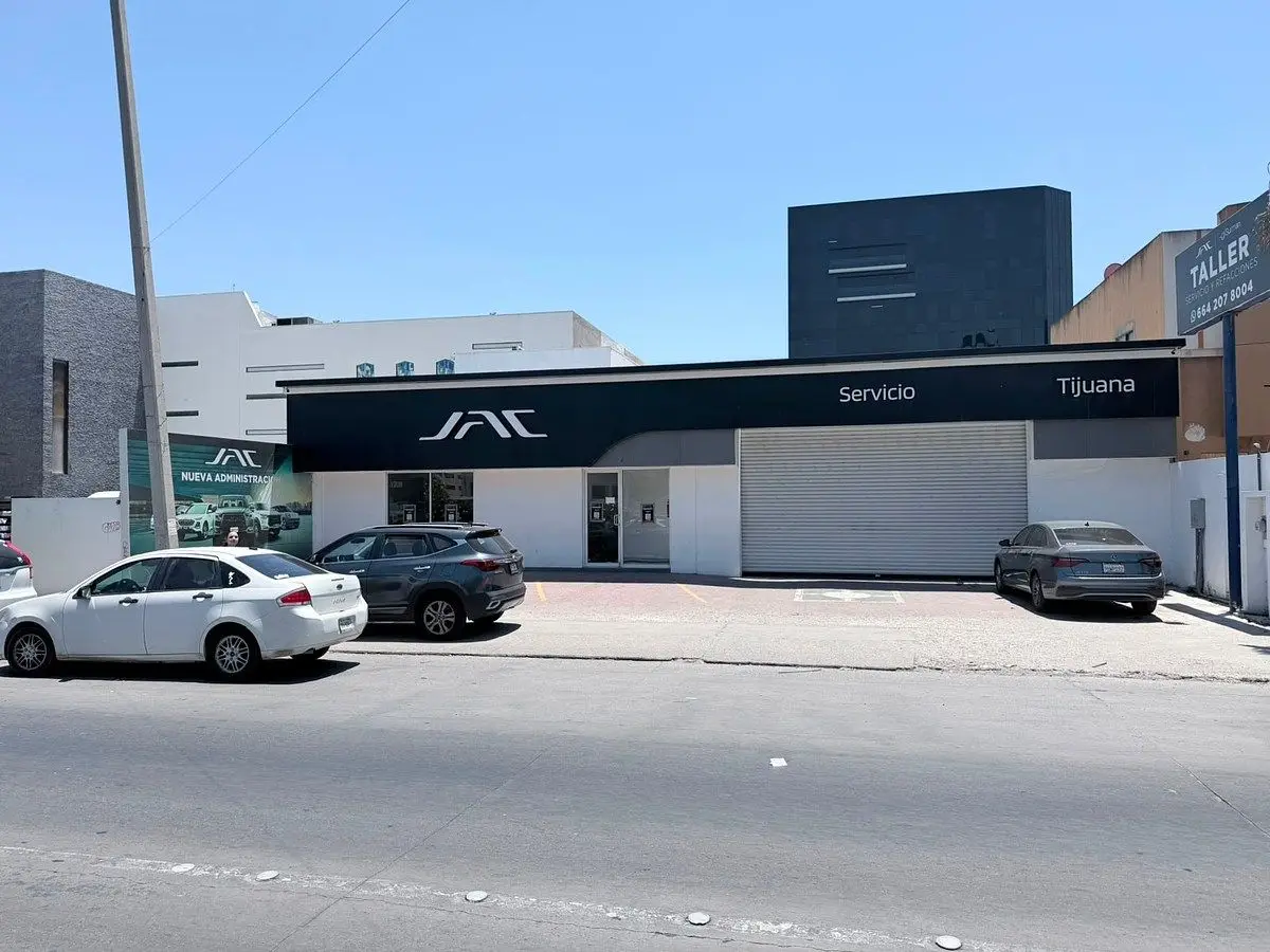 Local Comercial con Amplio Terreno Disponible en Renta — foto 6