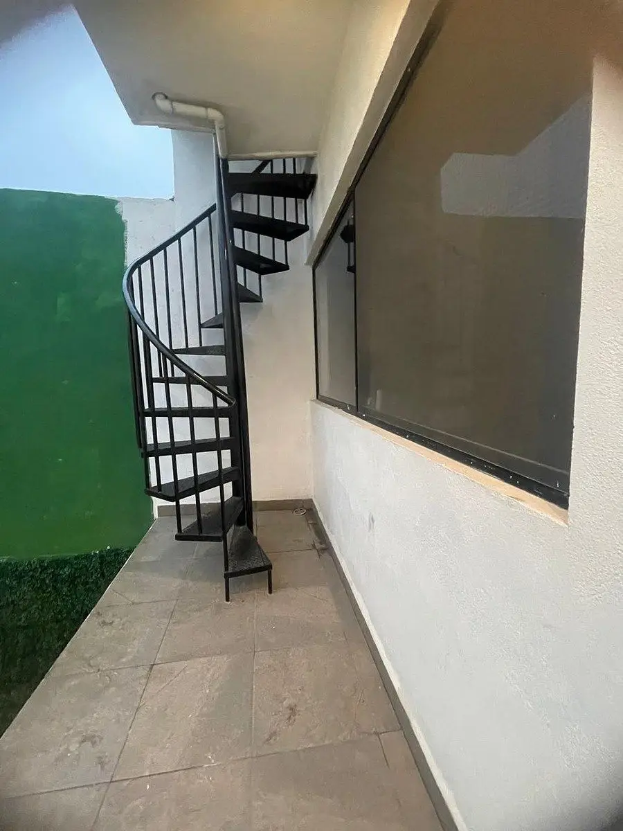 Casa de tres plantas con Alberca en Apodaca — foto 4