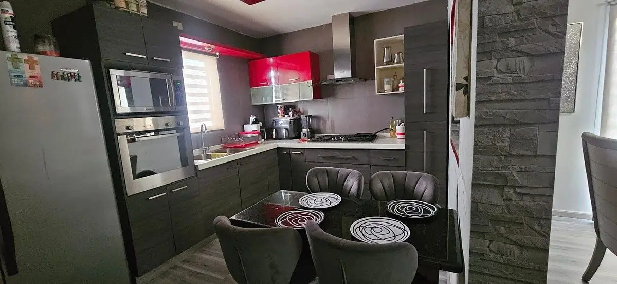 Casa en Renta en esquina y terreno excedente