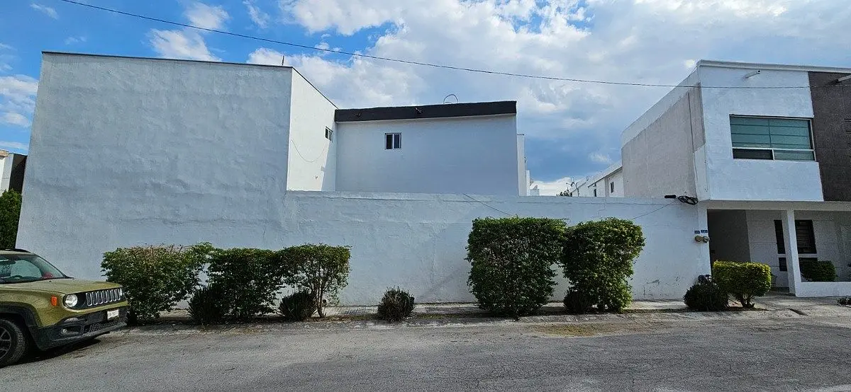 Casa en Renta en esquina y terreno excedente — foto 2