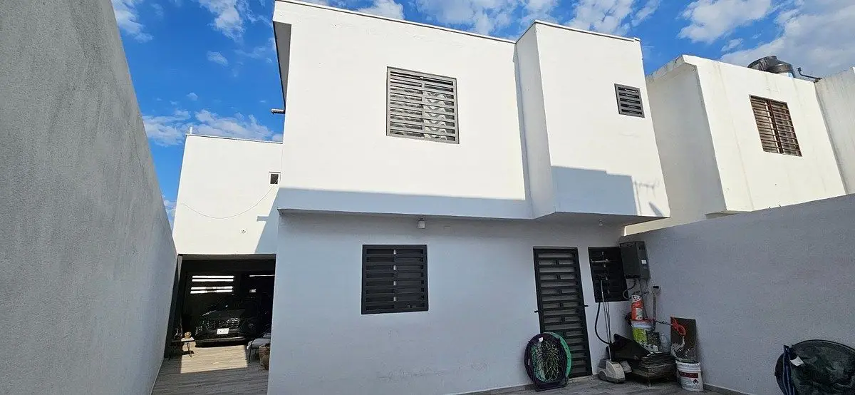 Casa en Renta en esquina y terreno excedente — foto 3