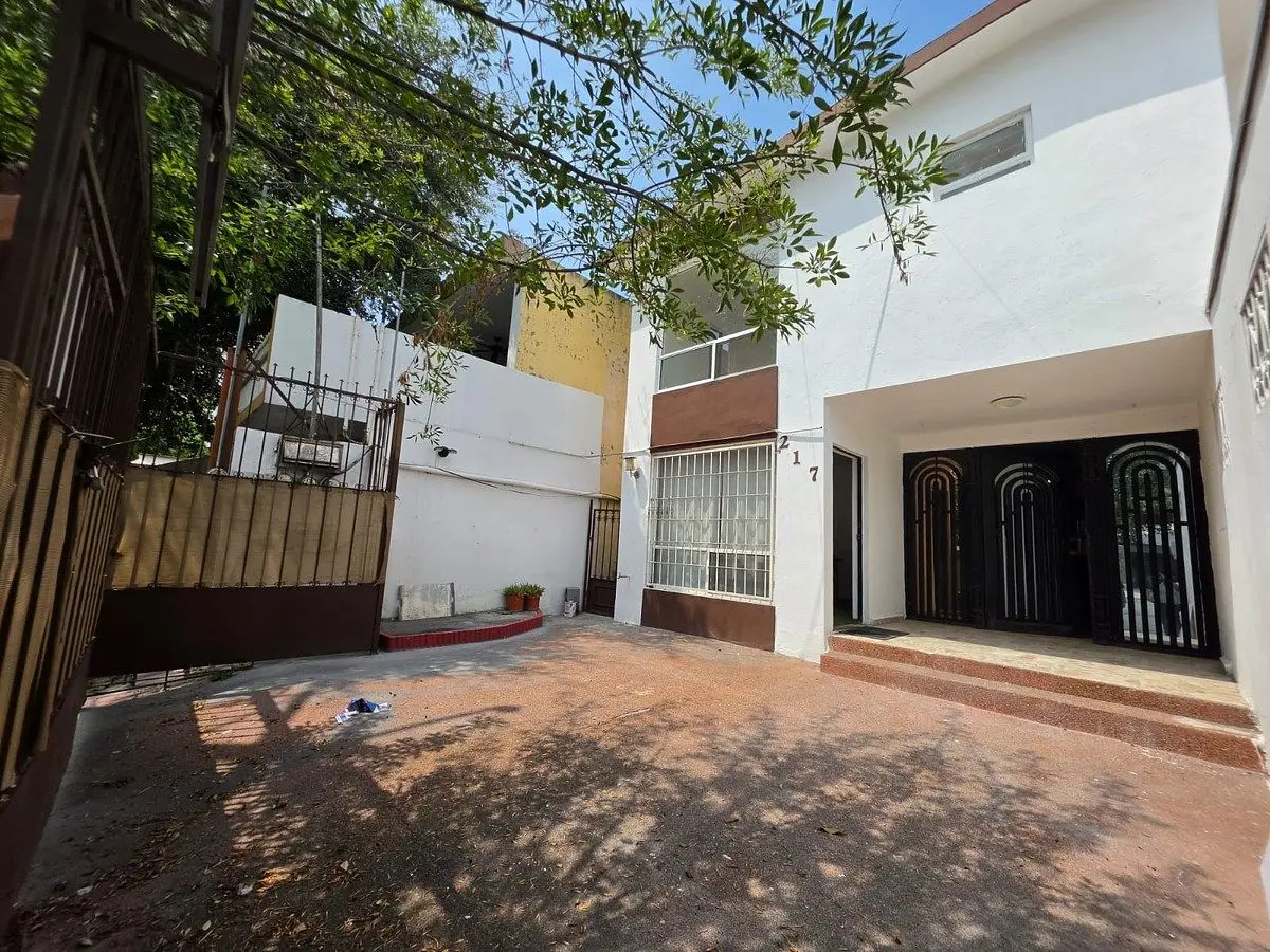 Casa en renta en mitras centro