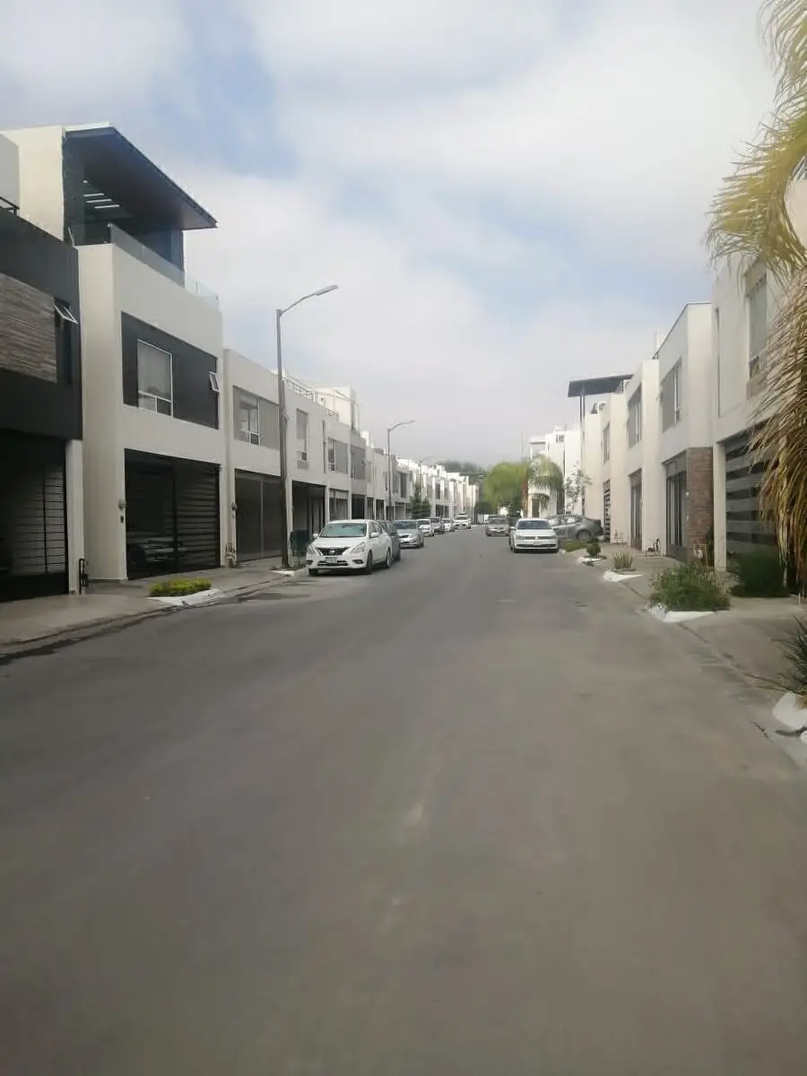Casa en Venta en Cerradas de Anahuac — foto 3