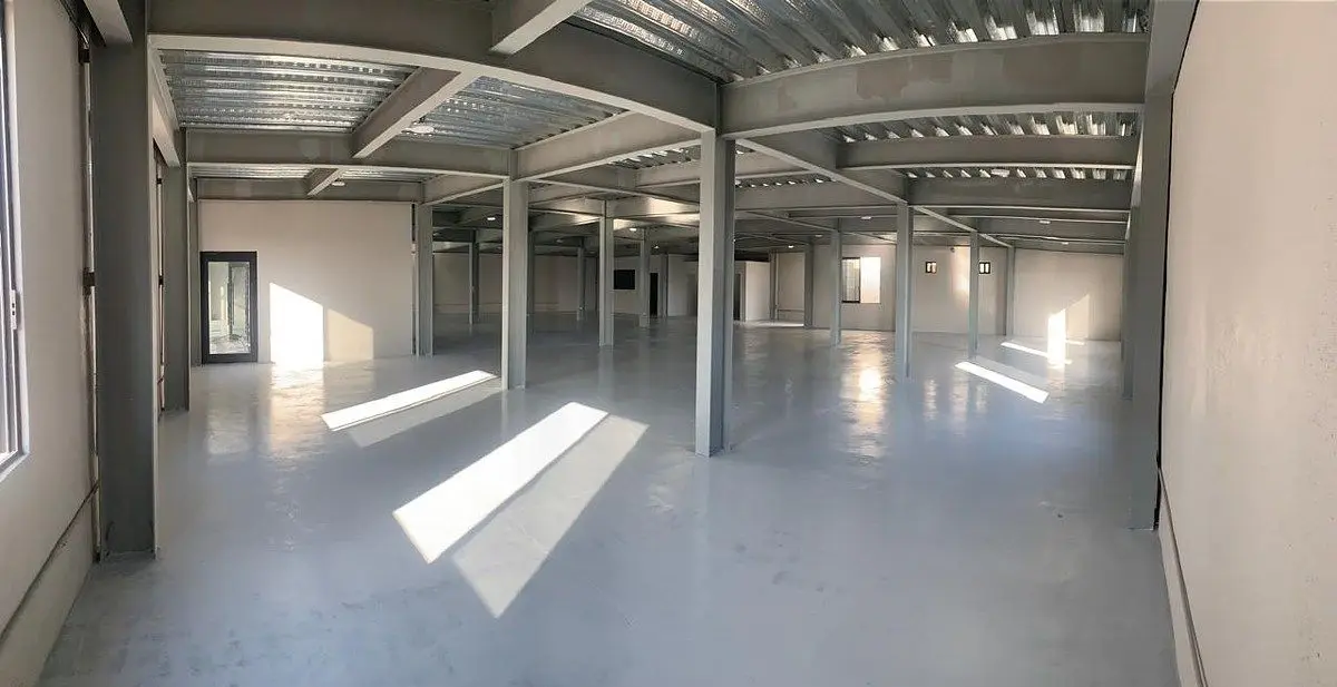 Bodega Comercial en Renta por el Siglo XXI — foto 3
