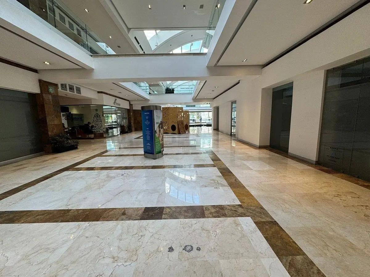 Local Comercial en Renta en Hacienda de las Palmas — foto 2