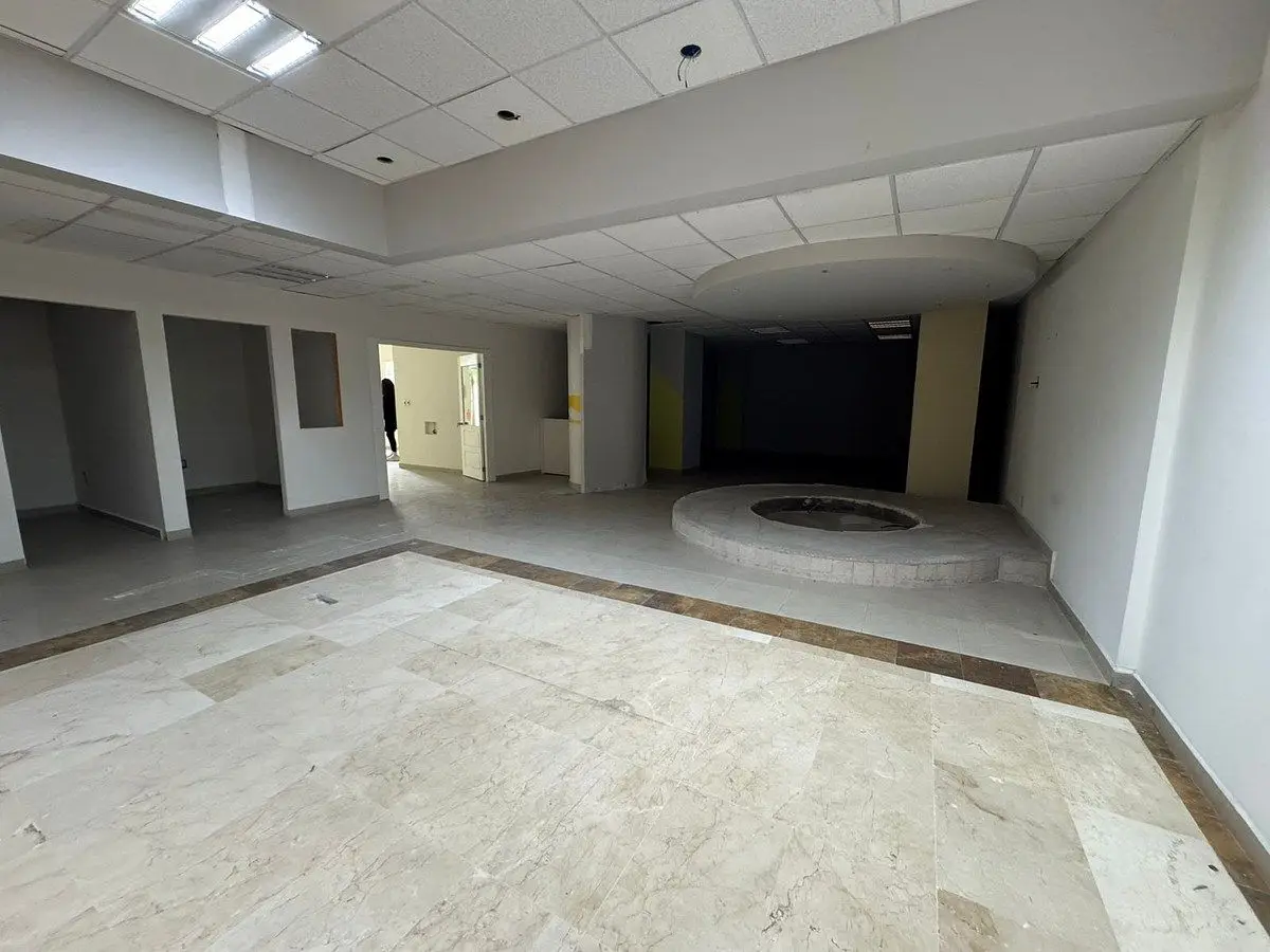 Local Comercial en Renta en Hacienda de las Palmas — foto 2