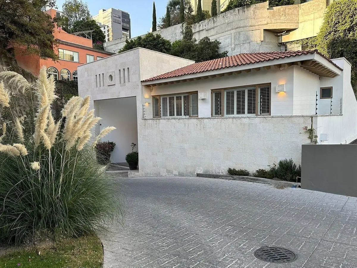 Casa en Venta o Renta en Bosques de las Lomas