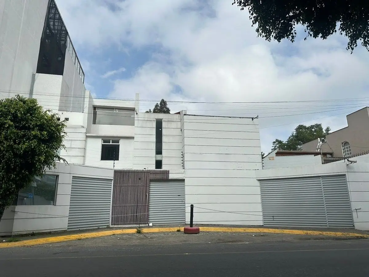 Casa con Uso de Suelo en Renta en Lomas del Chamizal
