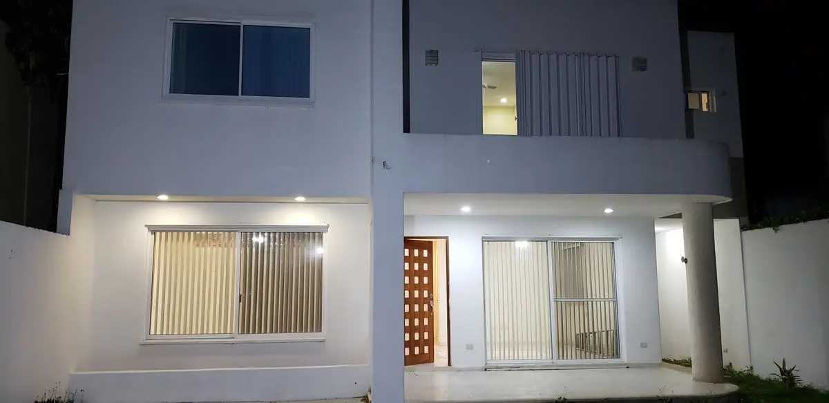 Renta casa 3 recamaras más estudio chuburna — foto 2