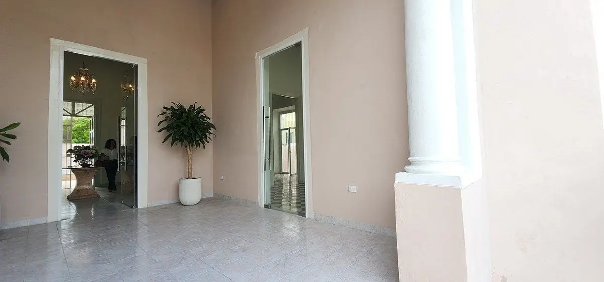 Renta local comercial en Casona colonial frente parque Itzimna — foto 2