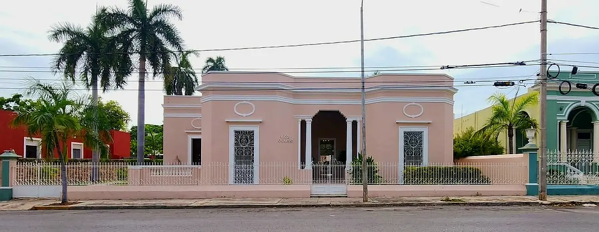 Renta local comercial en Casona colonial frente parque Itzimna
