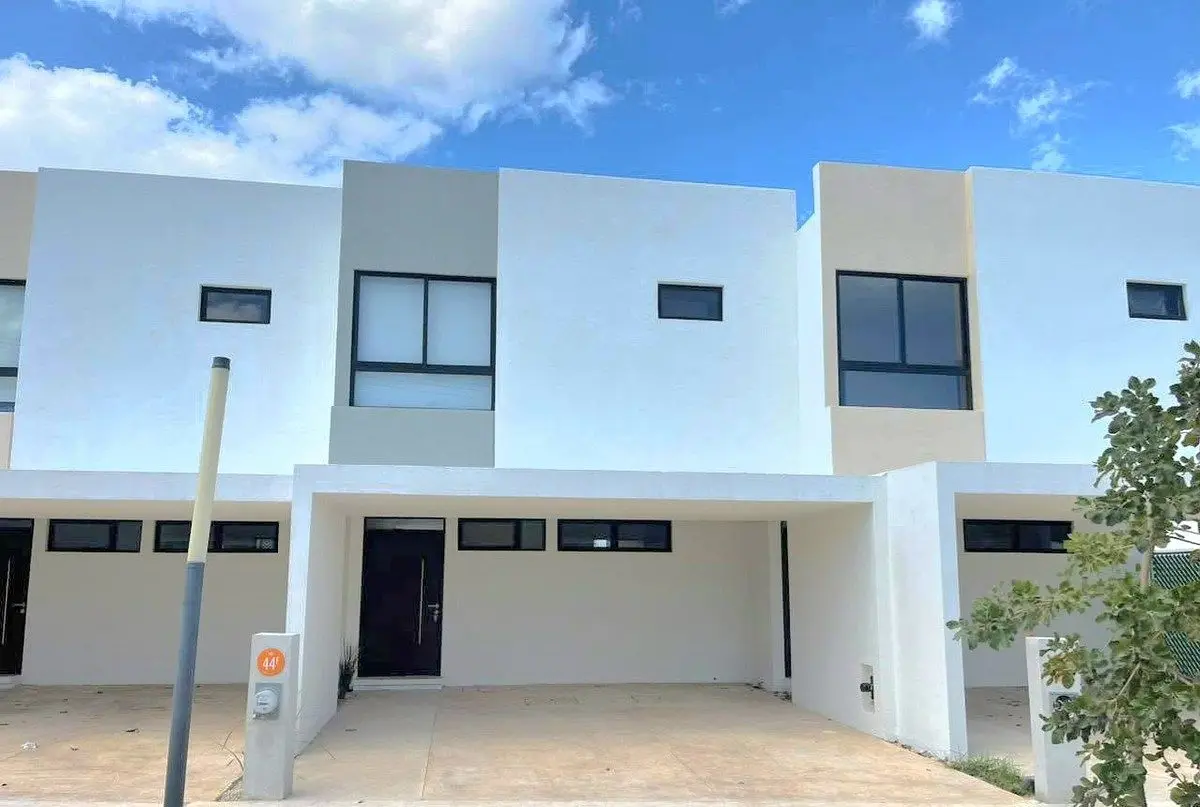 Renta Townhouse 2 Recamaras sin muebles con Amenidades Cholul