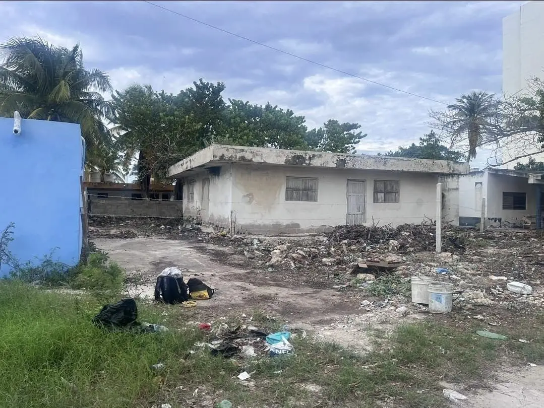 Terreno con Costruccion sobre avenida y 2 esquinas playa — foto 5