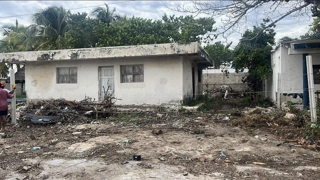 Terreno con Costruccion sobre avenida y 2 esquinas playa — foto 3