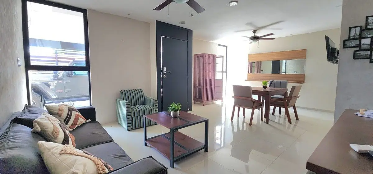 Venta Casa Completamente Amueblada en Las Americas I con piscina — foto 2