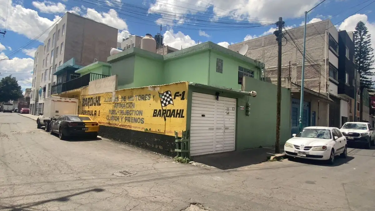 Casa con Departamentos y local comercial — foto 2