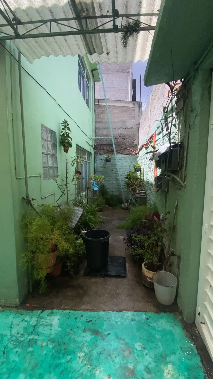 Casa con Departamentos y local comercial — foto 4