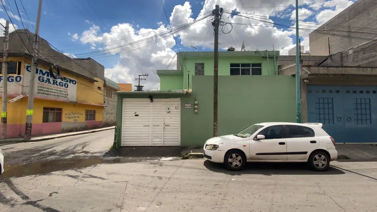 Casa con Departamentos y local comercial — foto 5