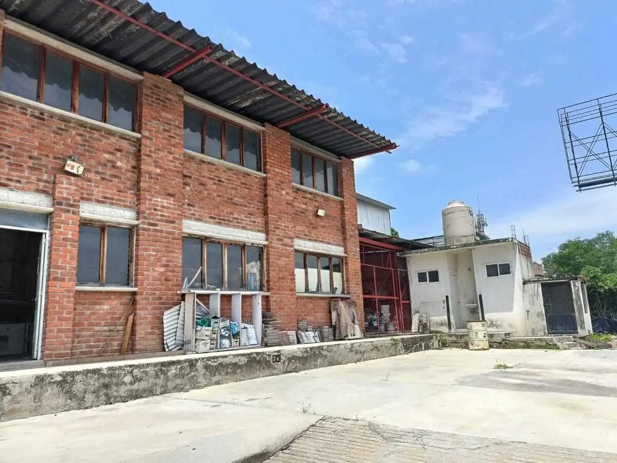 Se renta bodega ubicada en Col Castillo Tielemans — foto 3