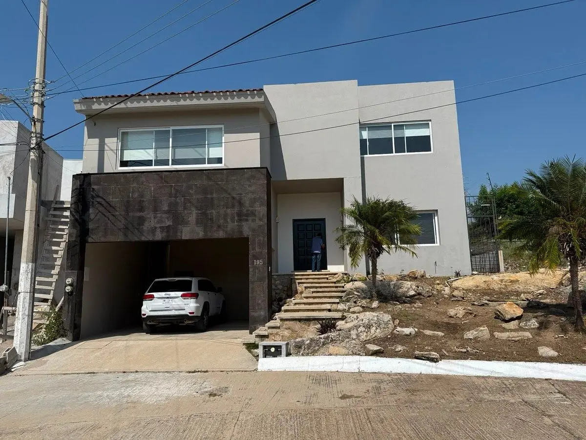 Se renta casa en Fracc Cumbres de Tuxtla Gutiérrez