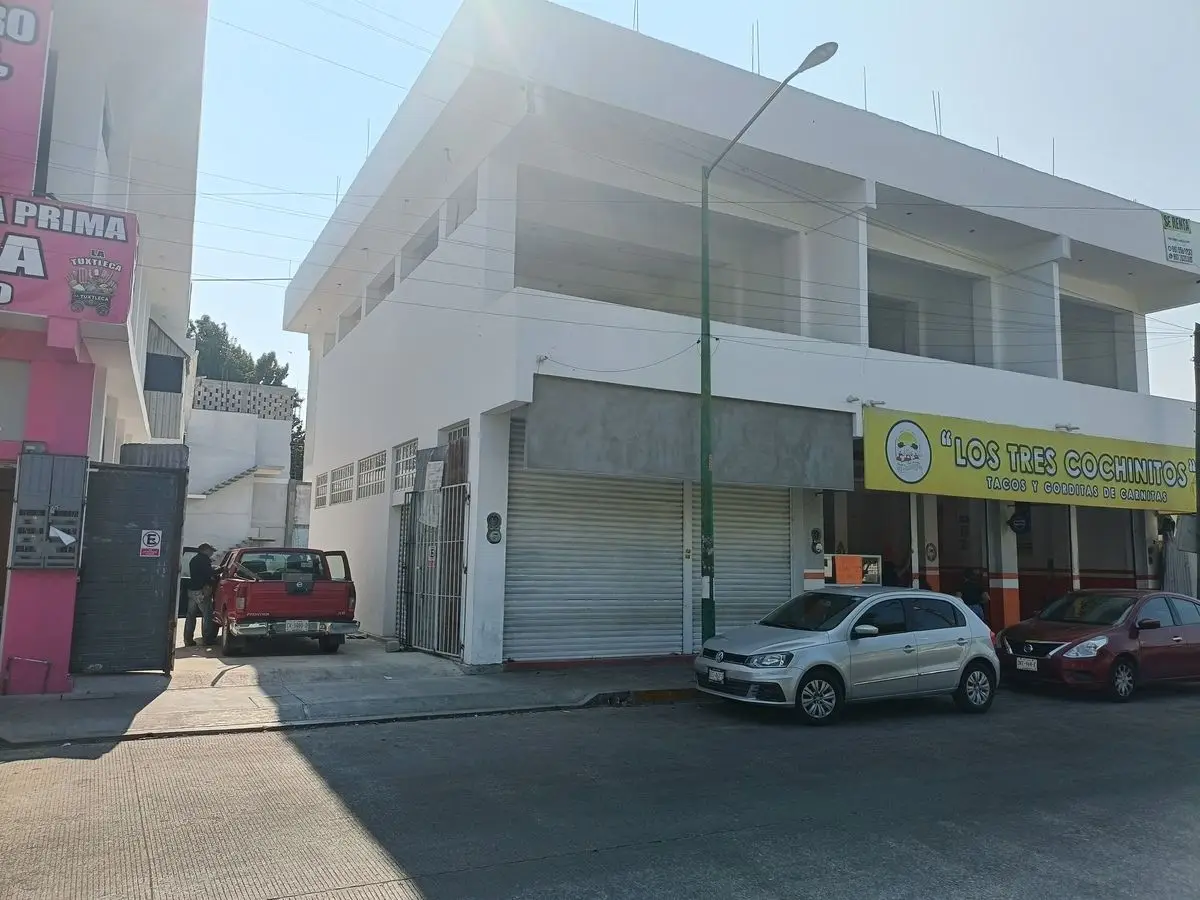 Se renta local comercial frente al mercado san juan