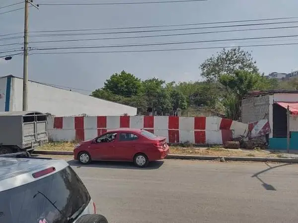 Se renta terreno frente a la entrada de la Central de Abastos