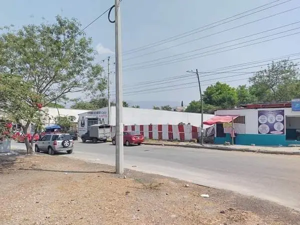 Se renta terreno frente a la entrada de la Central de Abastos — foto 2