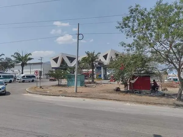 Se renta terreno frente a la entrada de la Central de Abastos — foto 4