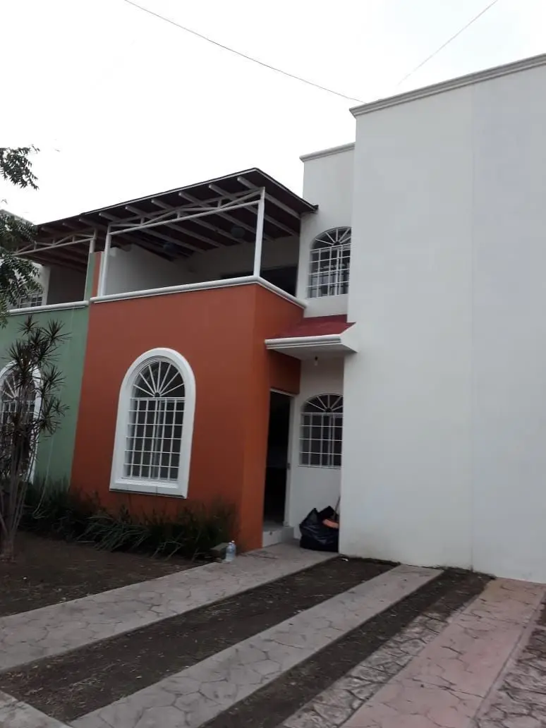 Casa en Renta de 4 habitaciones 2 baños. vista bugambilia, villa de alvarez.