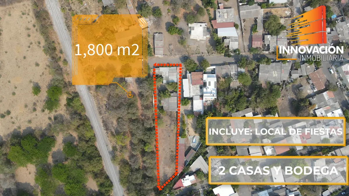Se Vende Terreno Urbano de 1800 M2, con 2 Casas, Local de Fiestas y Bodega en la