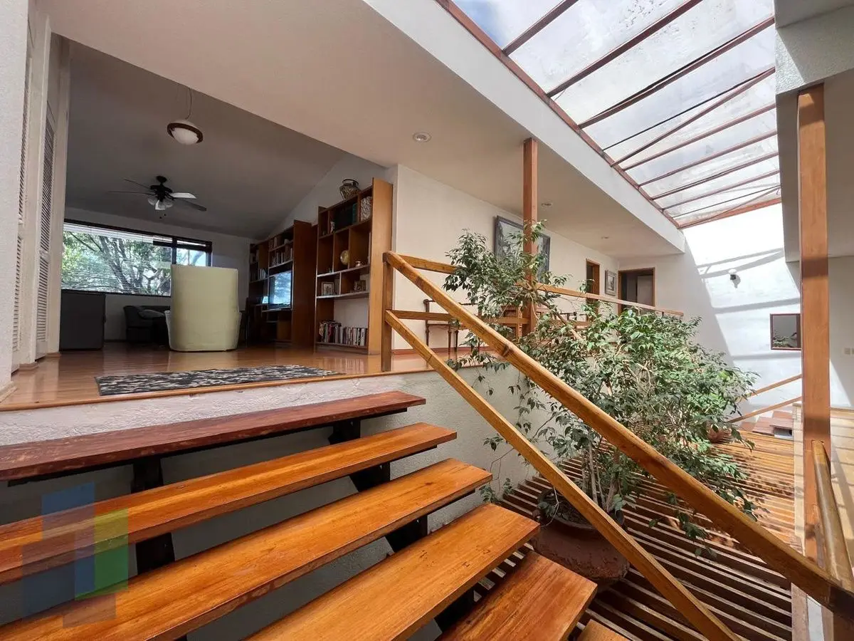 Jurica casa en venta con 4 recámaras y bungalow independiente. — foto 2