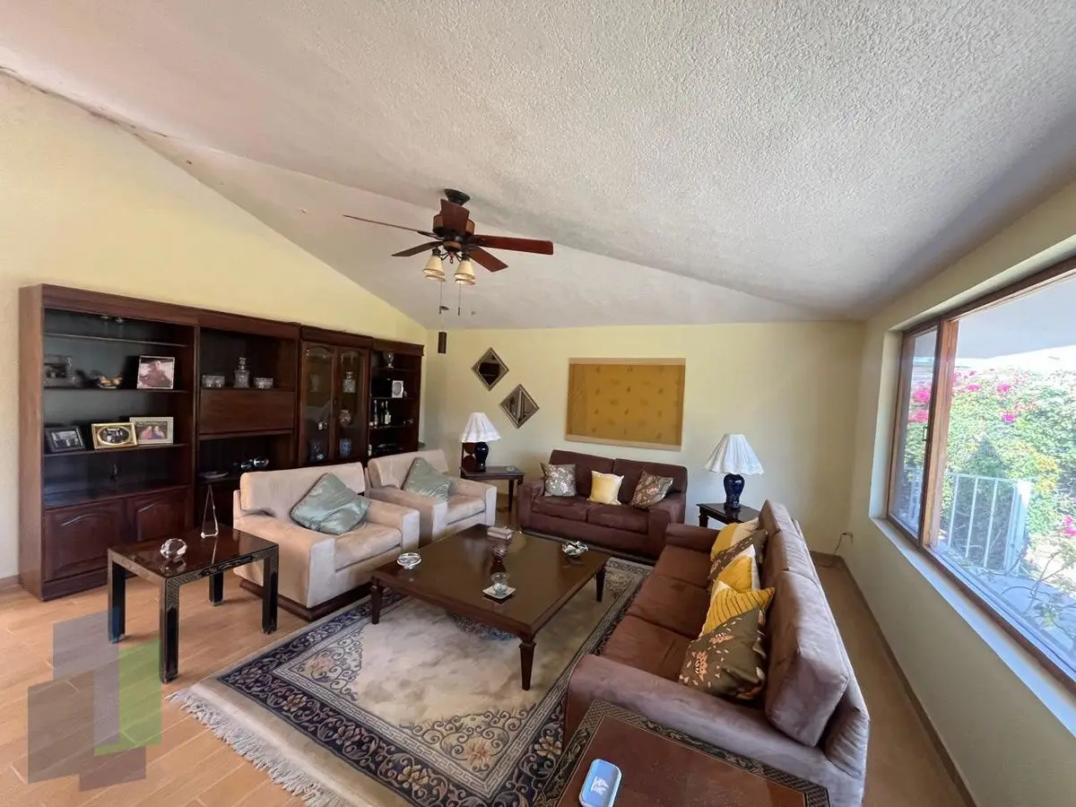 Jurica casa en venta con 4 recámaras y bungalow independiente. — foto 4