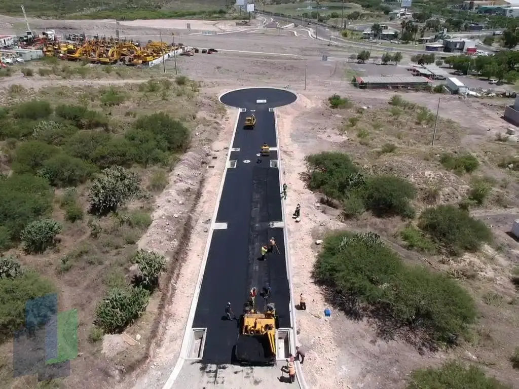 Terreno en venta en Juriquilla, con uso de suelo comercial y de servicios — foto 2