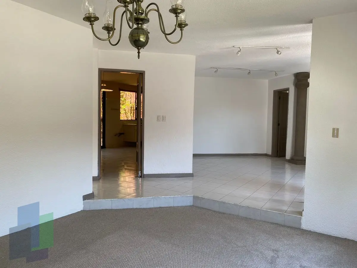 Casa en venta en Jurica de un nivel con amplio jardín. — foto 2